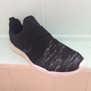 Merrell Women's Flora Day Loop Shoe, Black Size 7